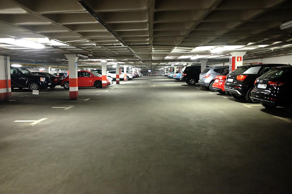 Interior parking cuzco coches